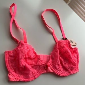 NWT VS UNLINED DEMI 34DD NEVER WORN